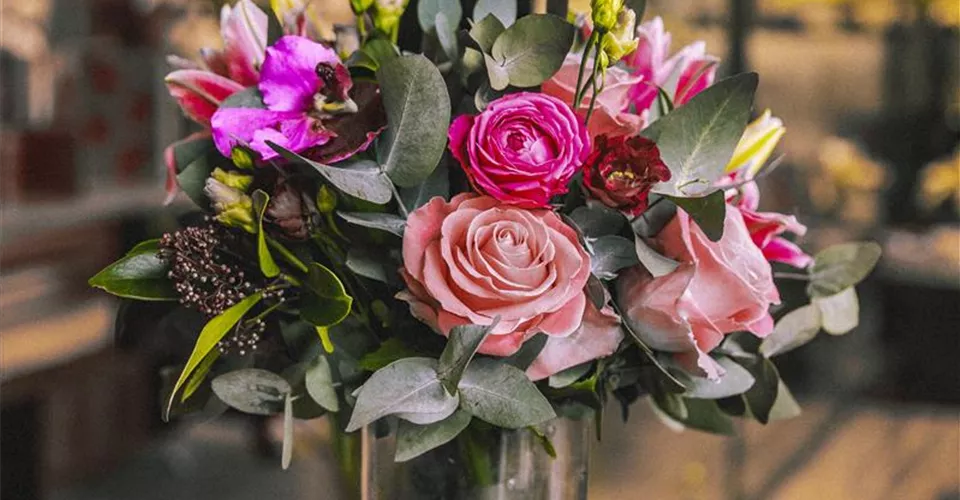 vase-with-flower-composition-on-wooden-table-mix-roses.jpg